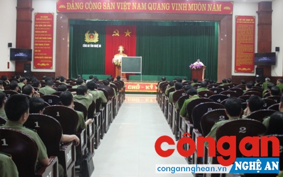 Các đại biểu tham dự buổi nói chuyện về tình hình thời sự trong nước và quốc tế - Ảnh: Minh Khôi