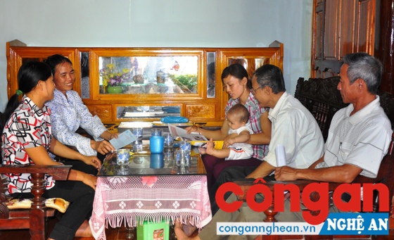 Các ban, ngành, đoàn thể địa phương thăm hỏi gia đình nữ công nhân gặp nhiều khó khăn