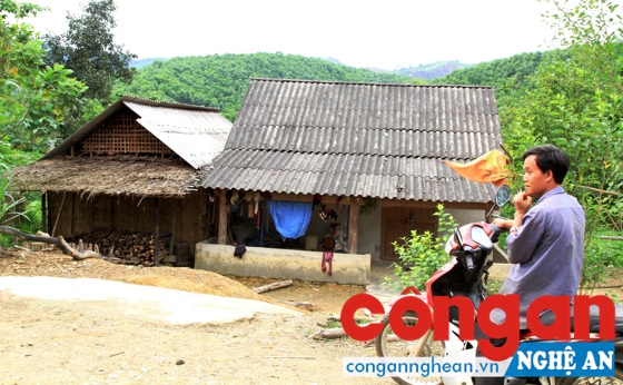 Một gia đình ở xã Thanh Sơn, huyện Thanh Chương đóng cửa bỏ làng đi làm thuê sau khi “vỡ mộng” đa cấp