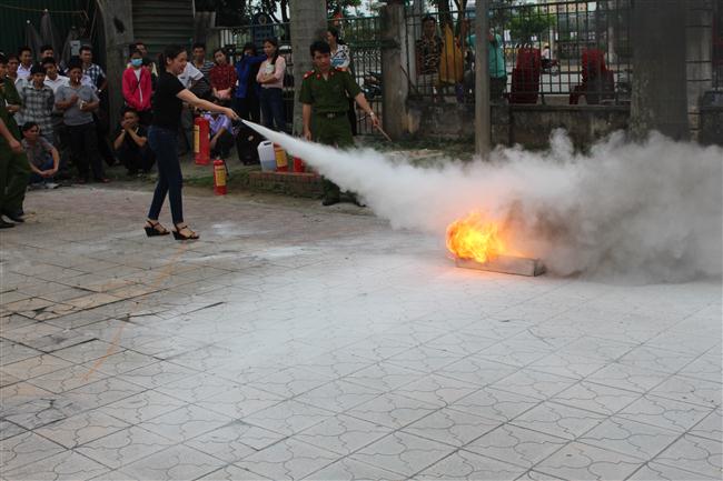 Thực hành chữa cháy
