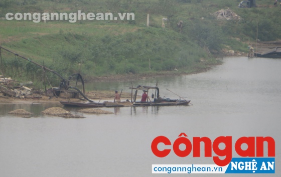 Tình trạng khai thác, tập kết cát trái phép trên sông Hiếu vẫn chưa chấm dứt