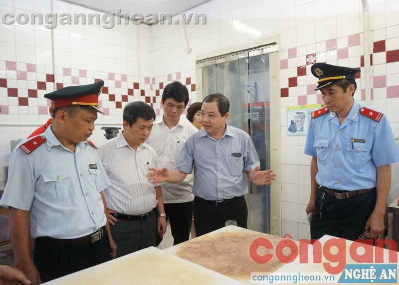 Đoàn yêu cầu siêu thị BigC khắc phục một số hạn chế trong bảo quản thực phẩm