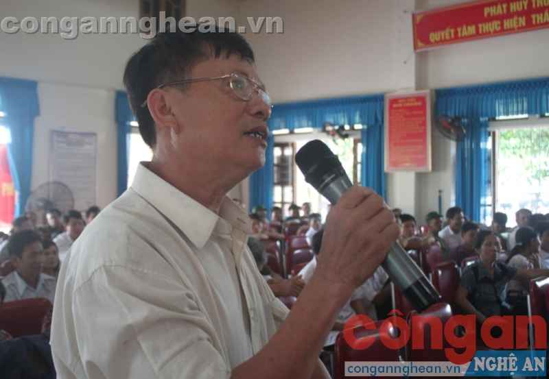 Cử tri phản ảnh một số tình hình địa phương với các ứng cử viên