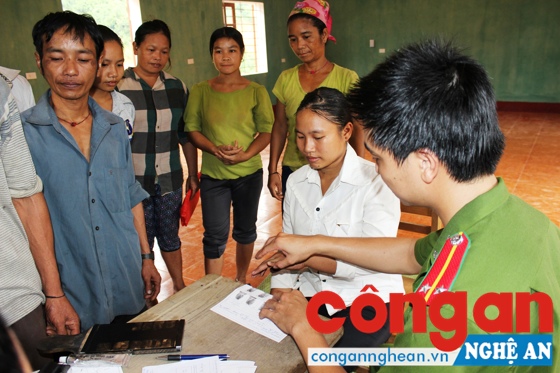 Việc Công an các địa phương về tận thôn, bản cấp CMND cho bà con đã tạo hiệu ứng tích cực trong cải cách thủ tục hành chính