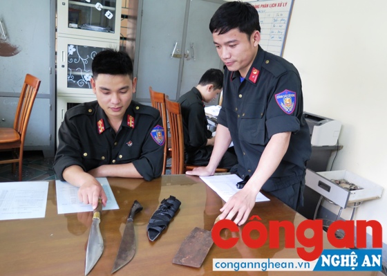 Đại đội CSCĐ thu giữ vũ khí thô sơ trái phép