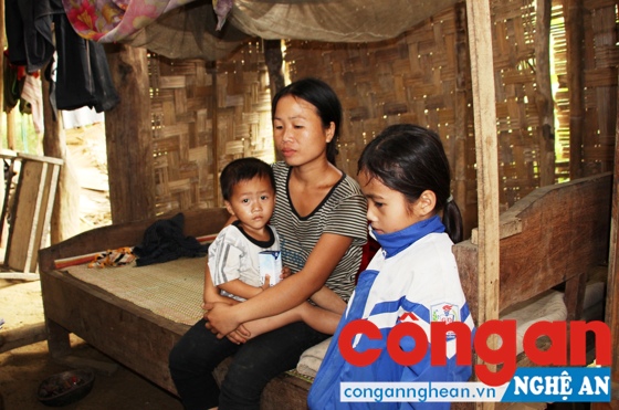 Nhiều hộ gia đình có cuộc sống khó khăn nhưng phải ký vào đơn xin rút khỏi danh sách hộ nghèo theo mẫu do tổ điều tra cung cấp