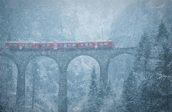 Blizzard In The Mountains, Switzerland - Tác giả: Julia Wimmerlin​