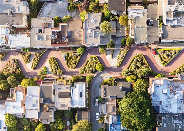 Lombard Street, San Francisco, United States - Tác giả: Toby Harriman​