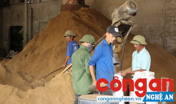 Nhiều nhà máy chế biến bột cá phải hoạt động cầm chừng