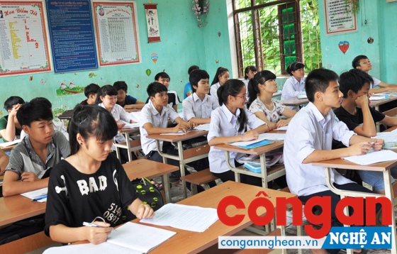Học sinh lớp 9 ôn thi sẵn sàng cho kỳ thi tuyển sinh vào lớp 10
