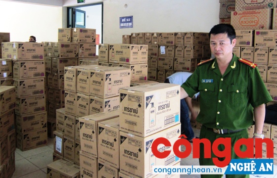 Toàn bộ số hàng nhập lậu trị giá trên 500 triệu đồng bị Công an TP Vinh thu giữ