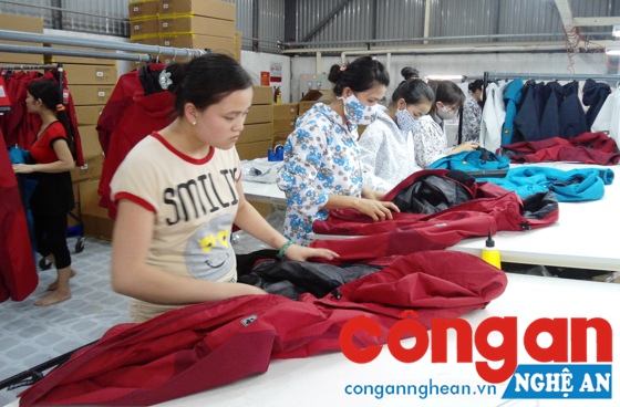 Nghị quyết 35 của Chính phủ tạo cơ hội cho doanh nghiệp phát triển bền vững (Trong ảnh: Công nhân lao động tại Công ty may mặc Havina Kim Liên)