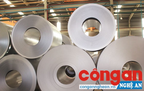Sản phẩm Tôn hợp kim nhôm kẽm (Tôn lạnh) của Tập đoàn Hoa Sen.