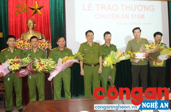 Lãnh đạo Công an tỉnh khen thưởng Ban chuyên án 516M