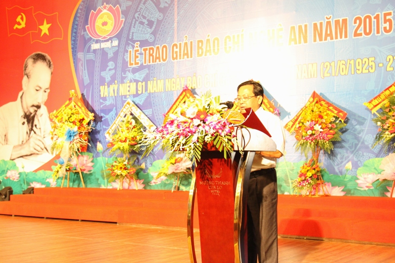 Đồng chí Trần Duy Ngoãn, Chủ tịch Hội nhà báo Việt Nam tỉnh Nghệ An đọc diễn văn khai mạc.