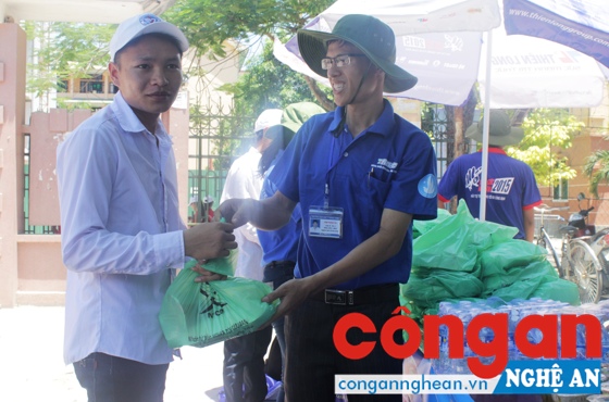 Đội tiếp sức tình nguyện Trường Đại học Vinh đã sẵn sàng cho kỳ thi THPT quốc gia 2016