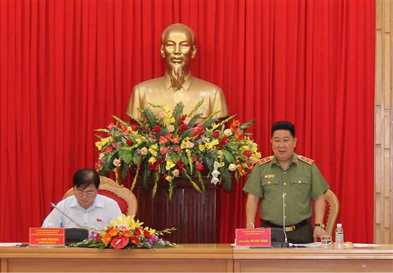 Thứ trưởng Bùi Văn Thành phát biểu tại buổi làm việc.