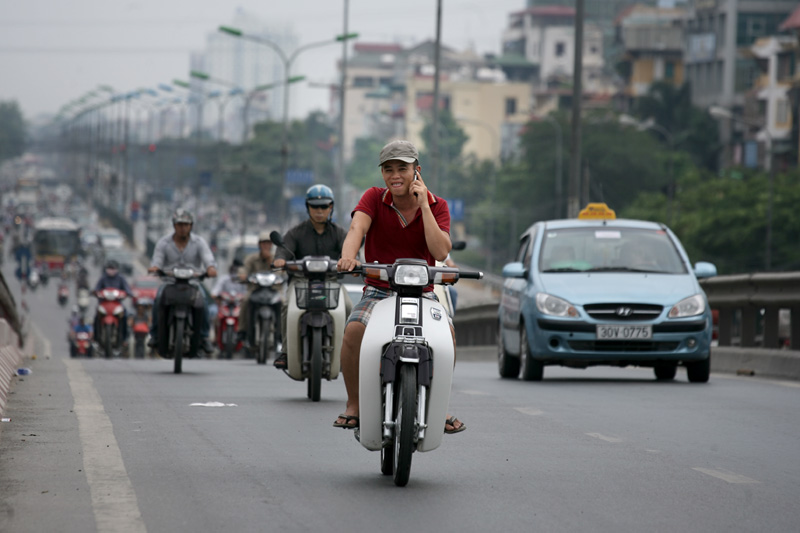 Người lái xe sử dụng điện thoại hay có nồng độ rượu, bia cao sẽ bị tăng mức phạt.