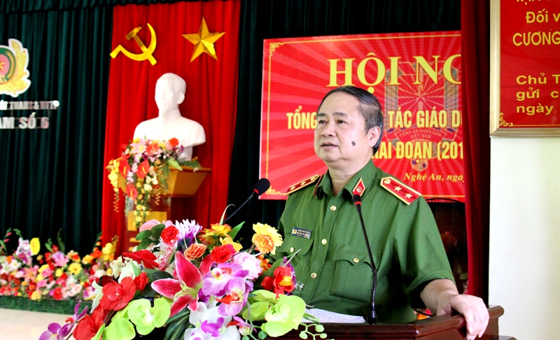 Đồng chí Trung tướng Trần Anh Dũng, Phó Tổng cục trưởng – Tổng Cục cảnh sát thi hành án hình sự và hỗ trợ tư pháp (Tổng cục VIII) – Bộ công an phát biểu chỉ đạo Hội nghị.
