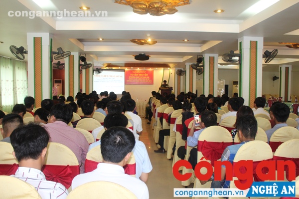 Tại buổi tập huấn các học viên được nghe những kiến thức cơ bản về công tác PCCC.