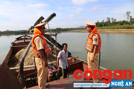 Công an Hà Tĩnh tạm giữ phương tiện vi phạm
