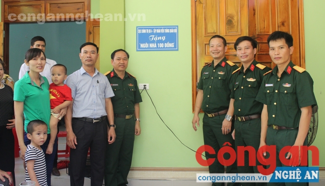 Bàn giao nhà cho gia đình anh Chính
