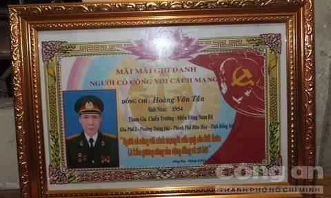 Mẫu vinh danh người có công do công ty Tường Vy làm 