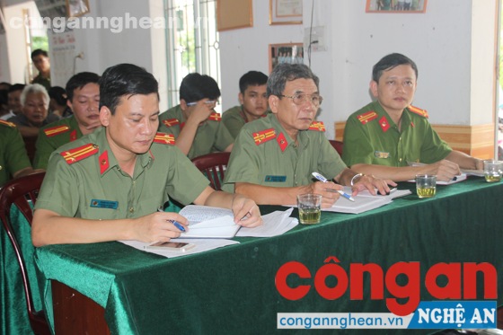 Các đại biểu tới dự