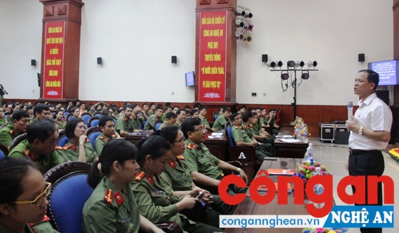Công an tỉnh tổ chức buổi nói chuyện với chủ đề “Nghệ thuật giữ gìn hạnh phúc mái ấm gia đình trong thời hội nhập”