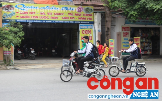 Vẫn còn nhiều học sinh thiếu ý thức trong việc chấp hành pháp luật về trật tự ATGT
