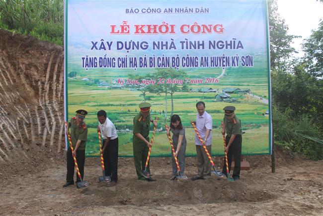 Khởi công xây nhà tình nghĩa
