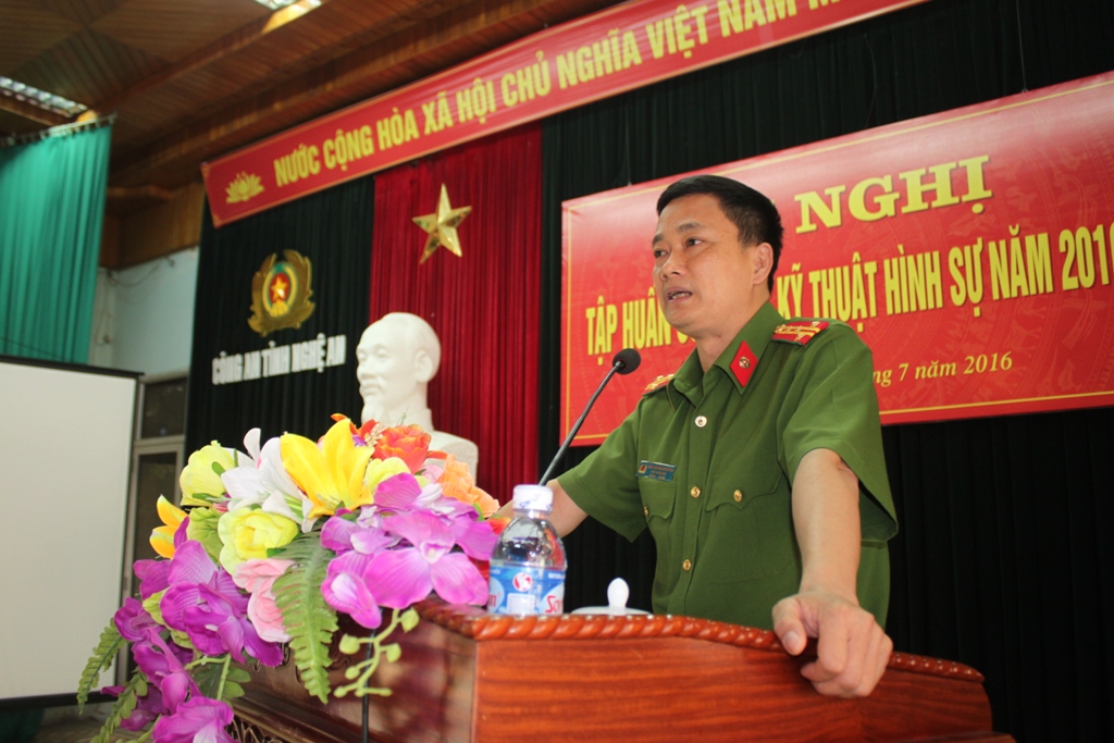 Đồng chí Đại tá Nguyễn Mạnh Hùng, Phó Giám đốc Công an tỉnh phát biểu chỉ đạo hội nghị