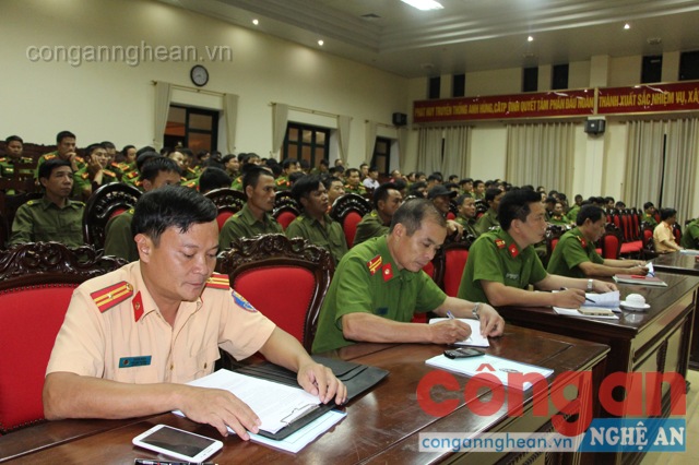 Các học viên được thông tin về những điểm mới và các nội dung cơ bản nhất của Nghị định số 46/2016/NĐ-CP.