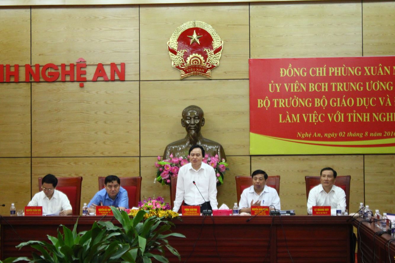 Bộ trưởng chỉ rõ công tác đào tạo nhân lực phải phù hợp với tiềm lực và đáp ứng nhu cầu thực tế