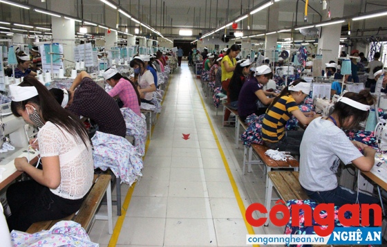 Lao động nữ ngày càng được hưởng nhiều chế độ hỗ trợ