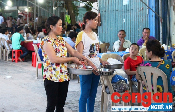 Hoạt động chèo kéo, mời chào khách tại TX Cửa Lò trong nhiều năm qua đang từng bước được chấn chỉnh