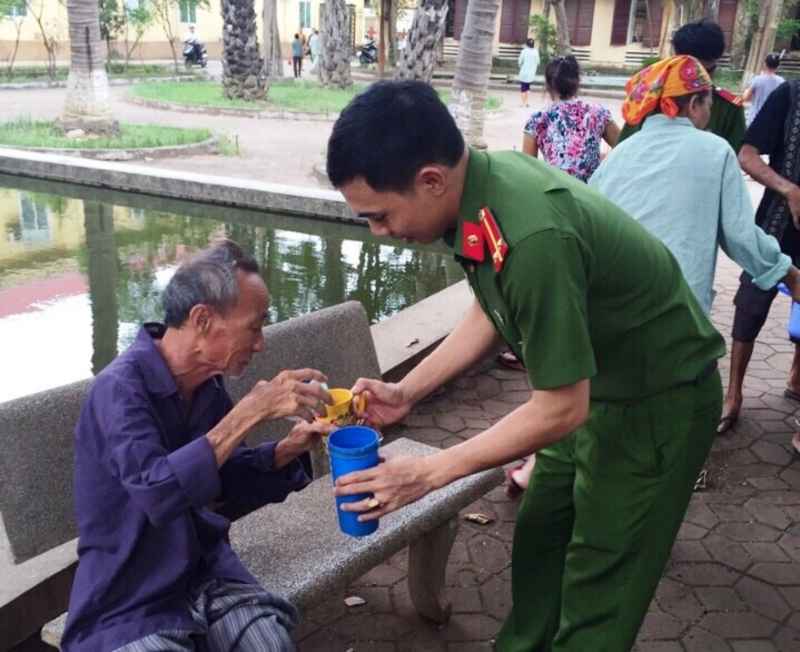 Hành động thể hiện nghĩa cử cao đẹp của đoàn viên thanh niên công an