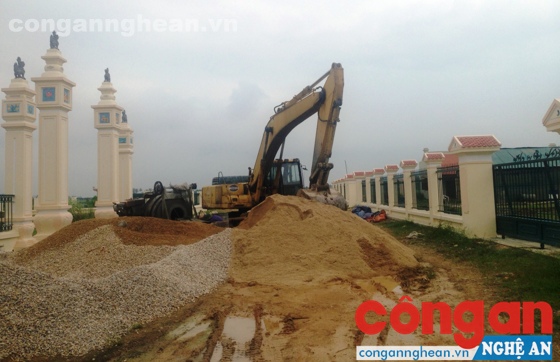 Một số hạng mục của dự án còn thi công dang dở, chậm tiến độ