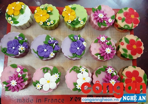 Bánh trung thu handmade với nhiều kiểu dáng thu hút khách hàng