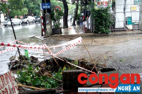 Lún sụt tại đường Văn Đức Giai (phường Hưng Bình, TP Vinh)