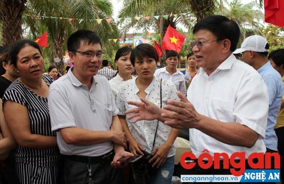 Lãnh đạo Sở GD&ĐT gặp gỡ, giải đáp thắc mắc của phụ huynh                               về mô hình VNEN