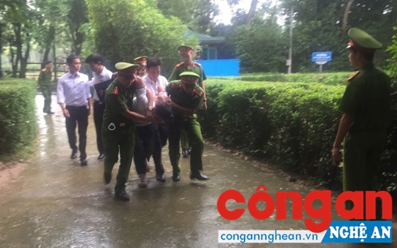 Diễn tập phương án lực lượng bảo vệ bắt giữ đối tượng khiếu kiện trái pháp luật
