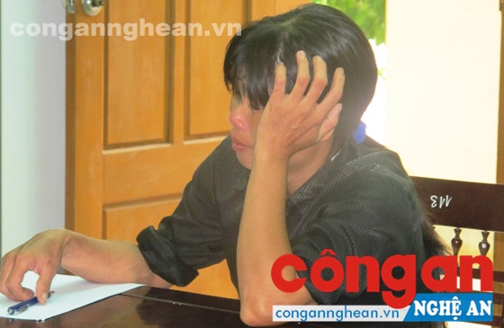 Đối tượng Trần Thị Kiều tại cơ quan điều tra Công an huyện Nghĩa Đàn