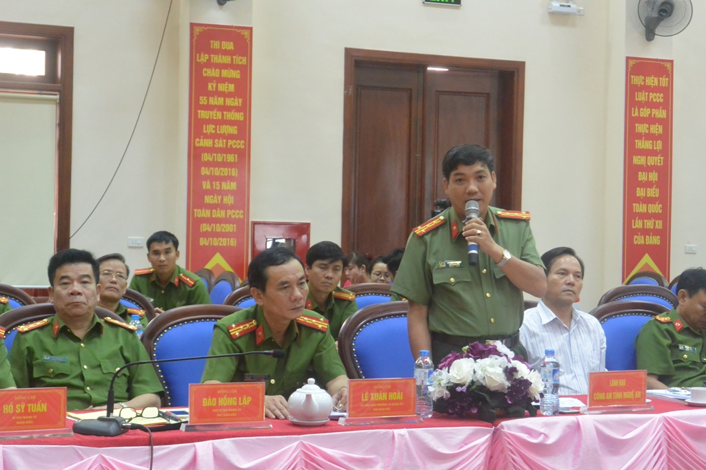 Đại tá Lê Khắc Thuyết, Phó Giám đốc Công an tỉnh phát biểu về công tác phối hợp giữa lực lượng Cảnh sát PCCC và Công an tỉnh