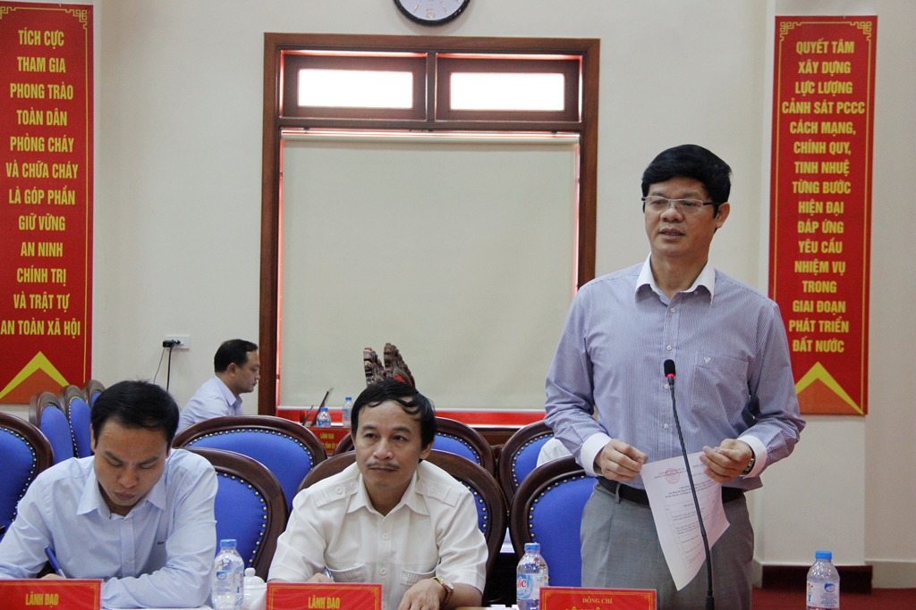 Đồng chí Lê Xuân Đại, Phó Chủ tịch UBND tỉnh nhấn mạnh công tác tập huấn nghiệp vụ cho lực lượng PCCC cơ sở theo phương châm 