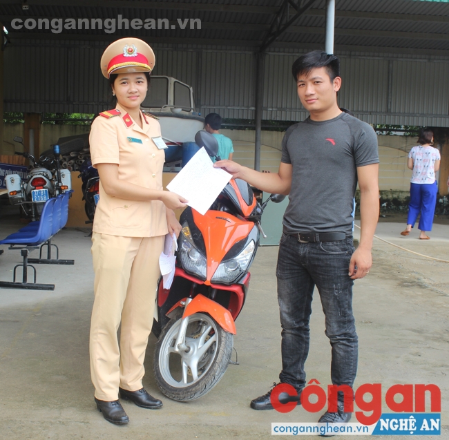 Trao trả xe cho anh Phan Tiến Đạt