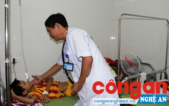 Người dân nên đến cơ sở y tế thăm khám kịp thời khi có biểu hiện bất thường về sức khỏe
