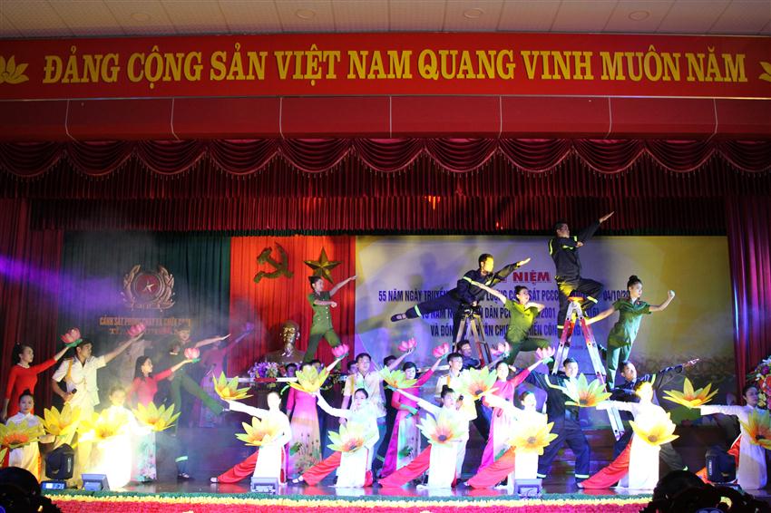   Văn nghệ chào mừng