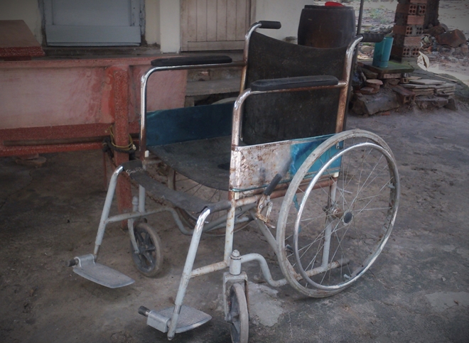  Chiếc xe lăn mà ni sư Diệu Tâm sử dụng hằng ngày