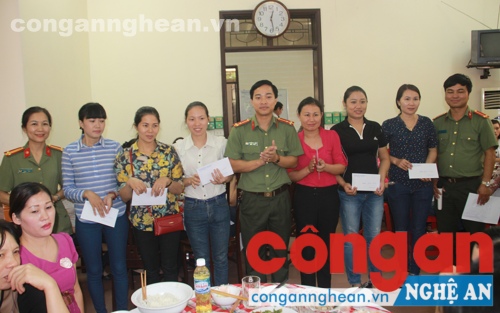 Trao giải thưởng cho các đội